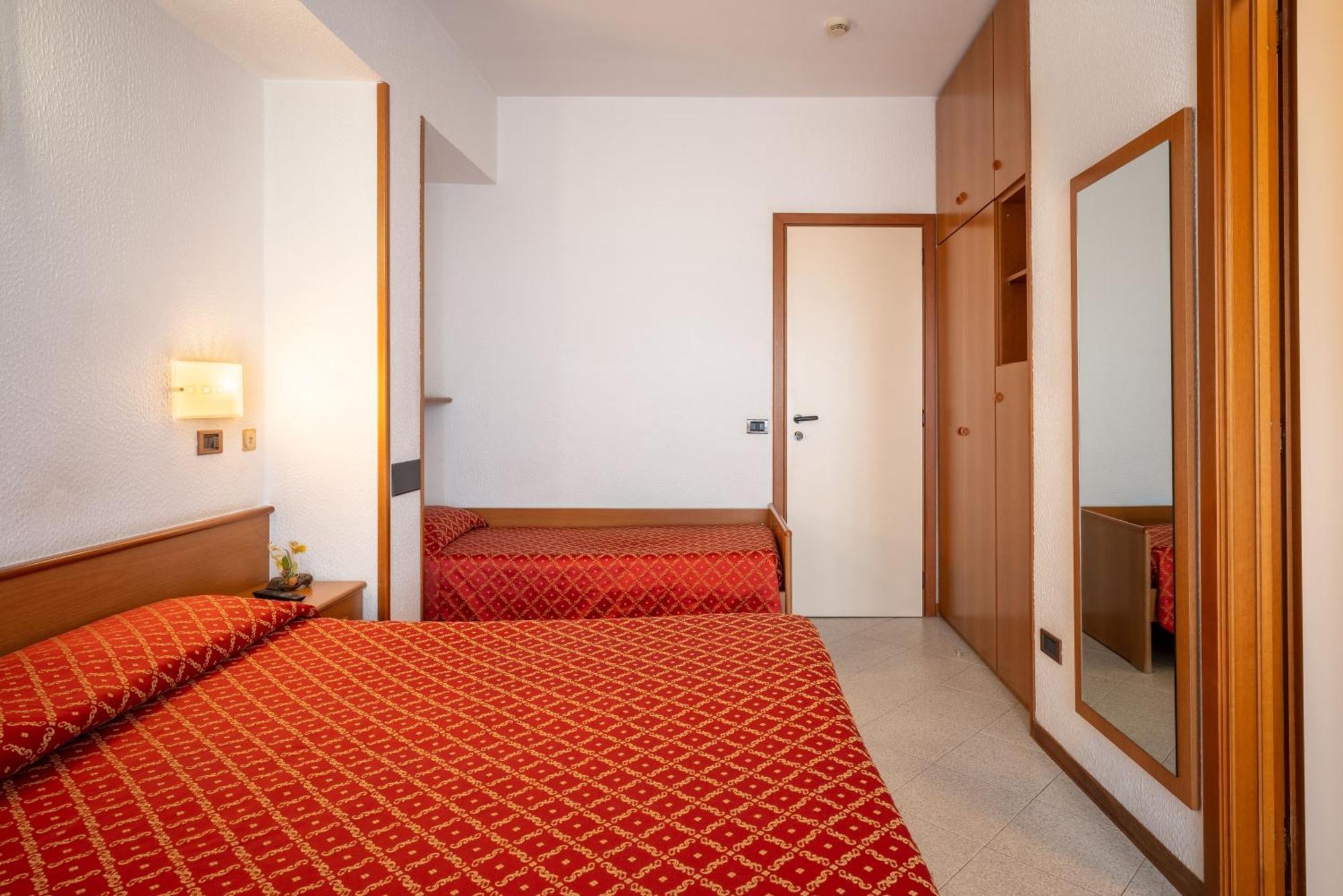 Hotel Careni Villa Italia Finale Ligure Exterior foto